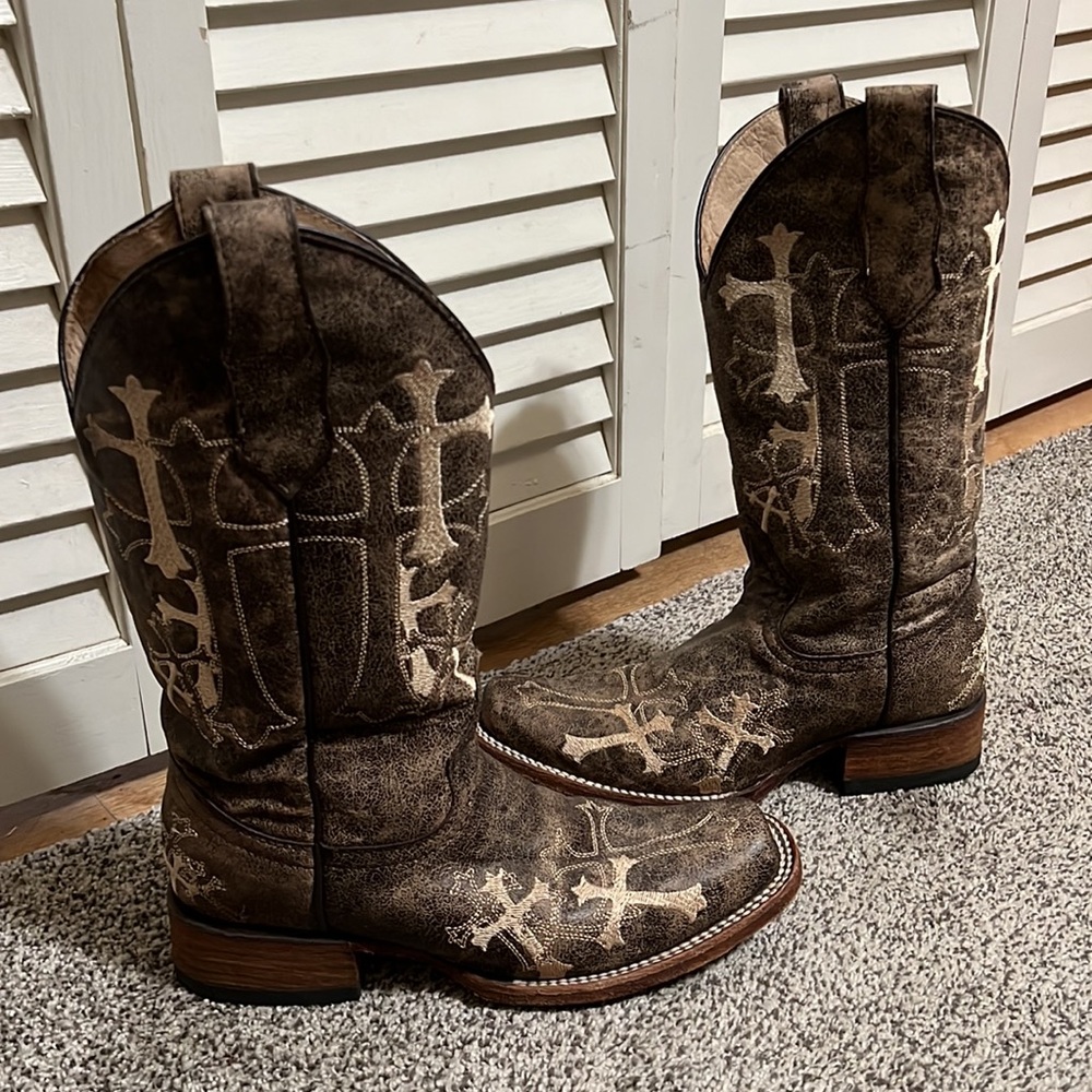 Handcrafted Western Boots - Picture 3 of 10